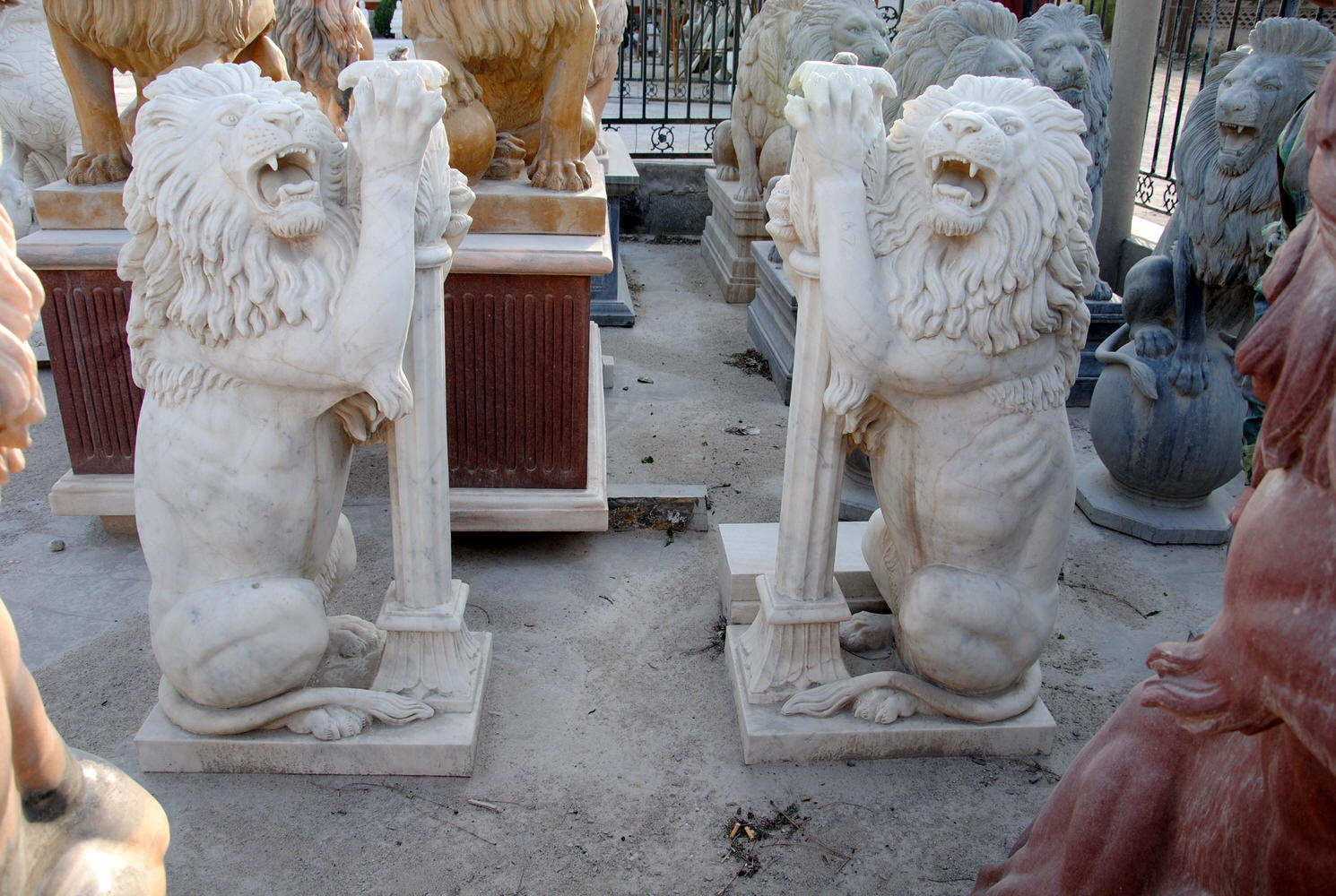 Lion Statue Standing Statue of Marble Lions cast stone Lions Sculpture 